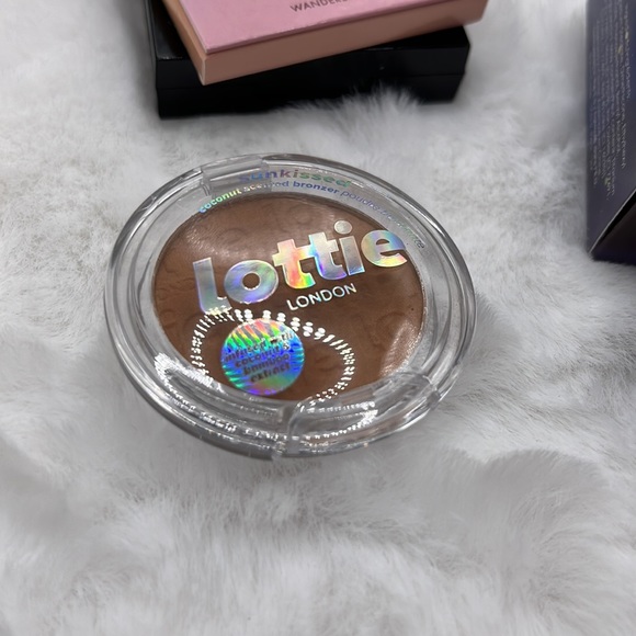 Highlighter & Bronzer Minis: Space Case, Lottie London - Picture 4 of 5